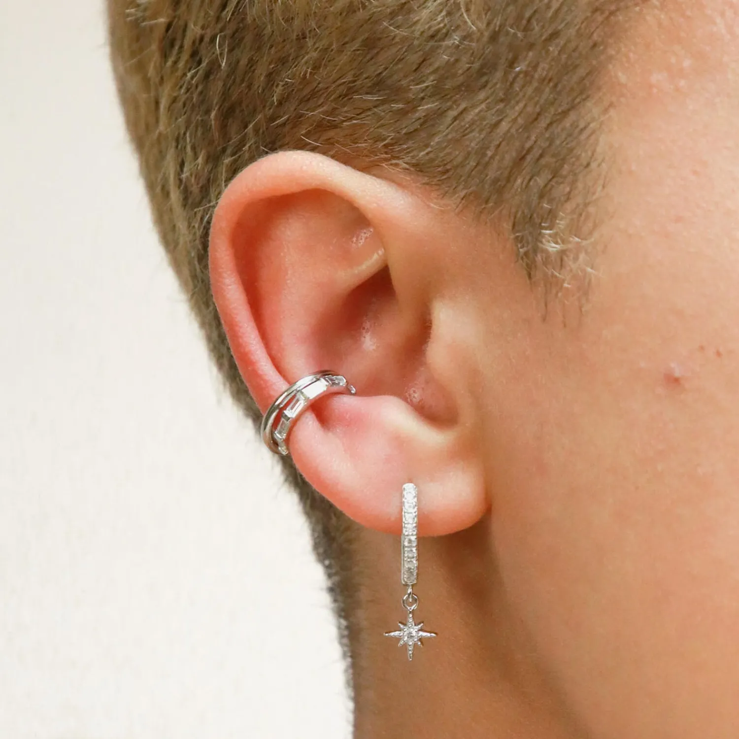 Earrings*Astrid & Miyu Women's Crystal Star Hoops - Silver