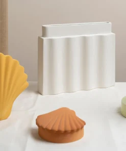 Home Accessories*Los Objetos Decorativos Seashell Vase - Ecru